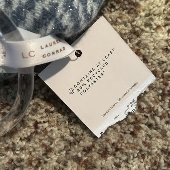 Lauren Conrad scarf - Picture 3 of 3